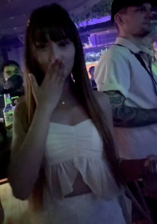 クラブの美女